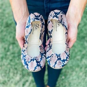 NWT The Storehouse Flats in Rattlesnake - Size 8